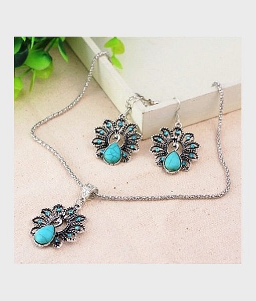 Blue Peacock pendant earrings set with chain