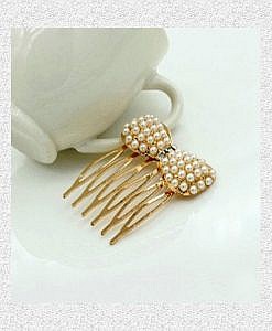 Pearl bow hair comb