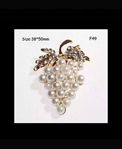 Brooch pin grapes