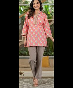 Peach printed soft cotton short kurti top with potli buttons
