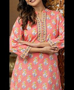 Peach pprinted soft cotton short kurti top with potli buttons